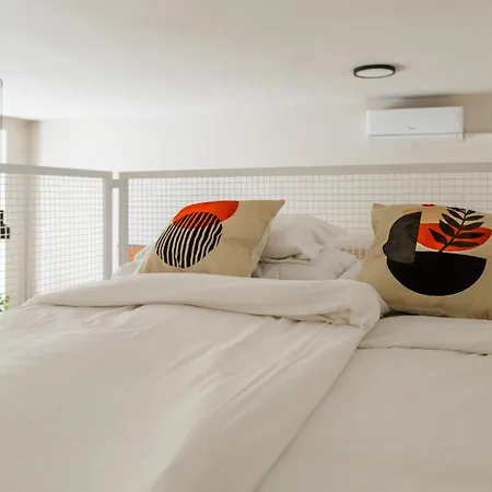 Fusion In Downtown Apartment