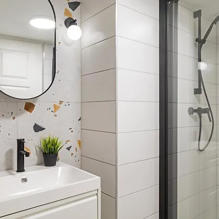 Fusion In Downtown Apartment *