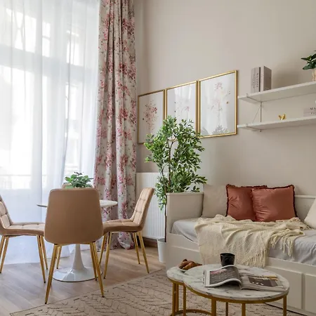 Fusion In Downtown Apartment Budapest