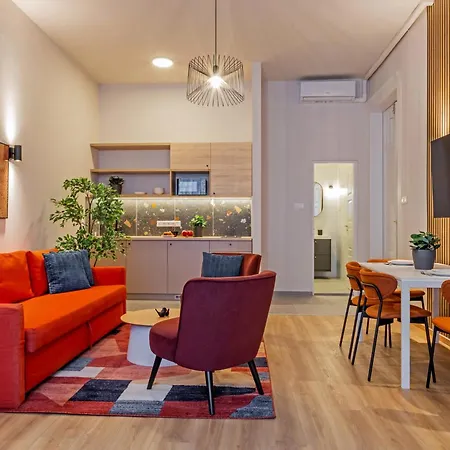 Fusion In Downtown Apartment