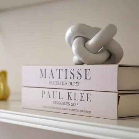 Fusion In Downtown Apartment *