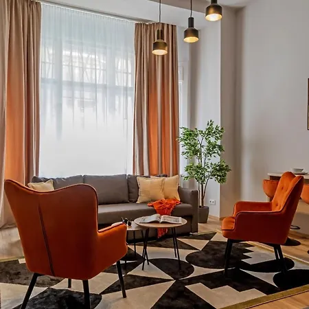 Fusion In Downtown Apartment *