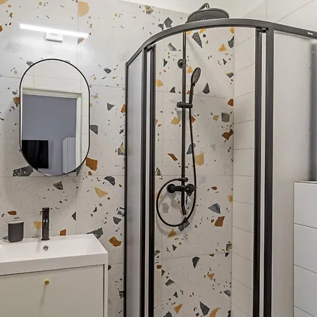 Fusion In Downtown Apartment