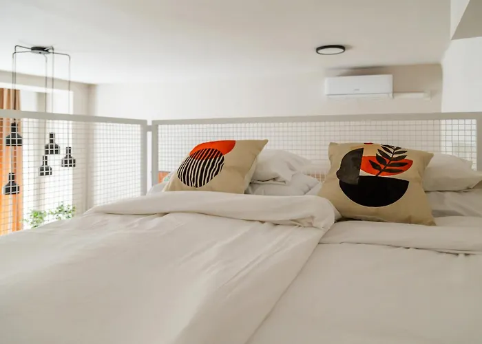 Fusion In Downtown Apartment